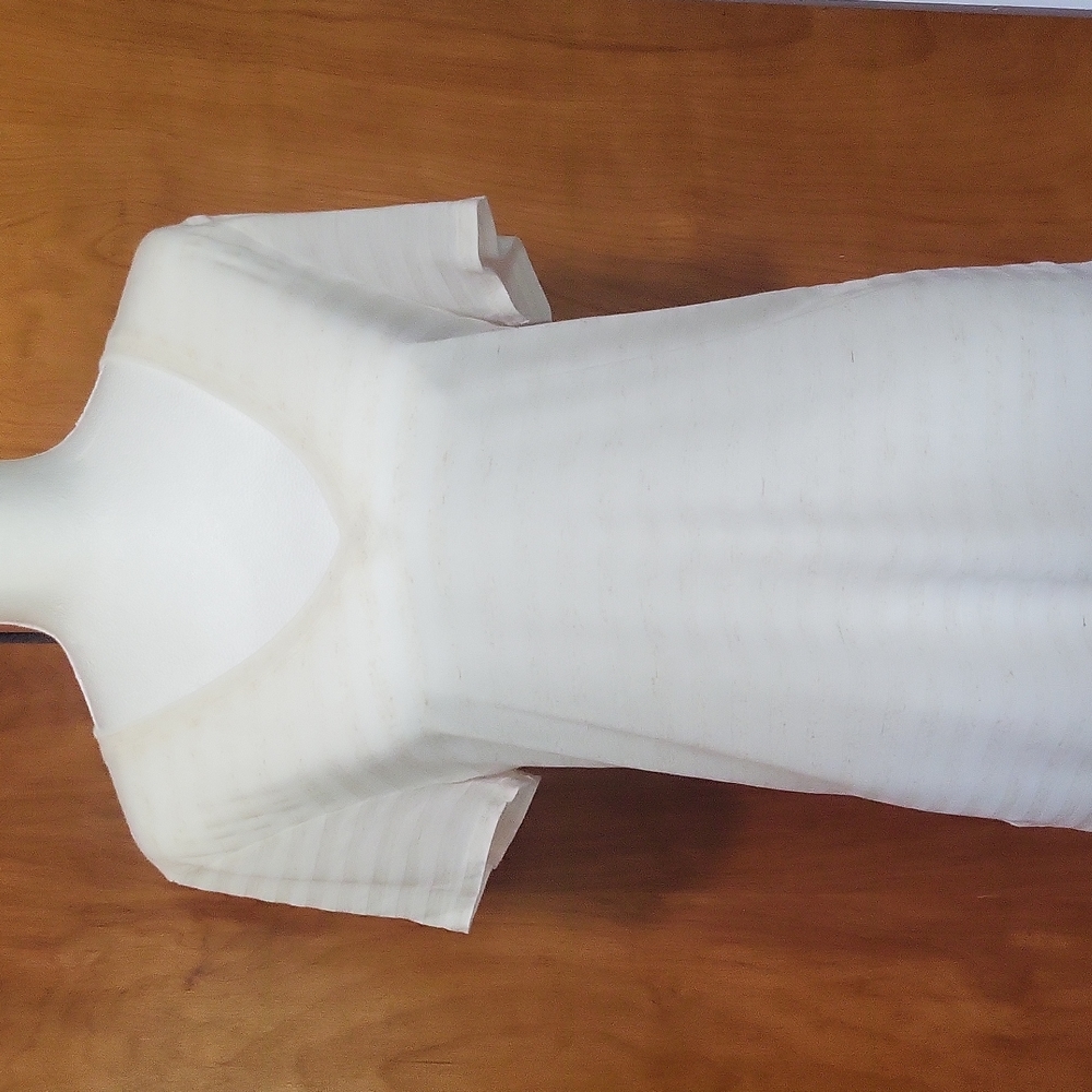 Lou & Grey vneck tee, medium
